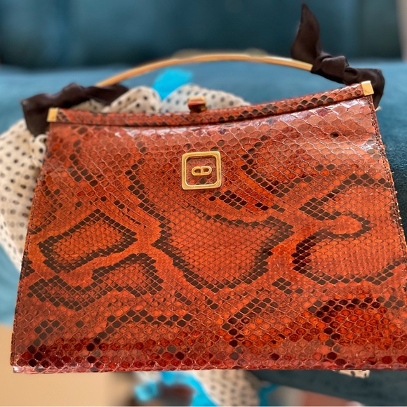 Vintage Leather Clutch โฅ๏ธ ๐ ๐ซ - Picture 1 of 7